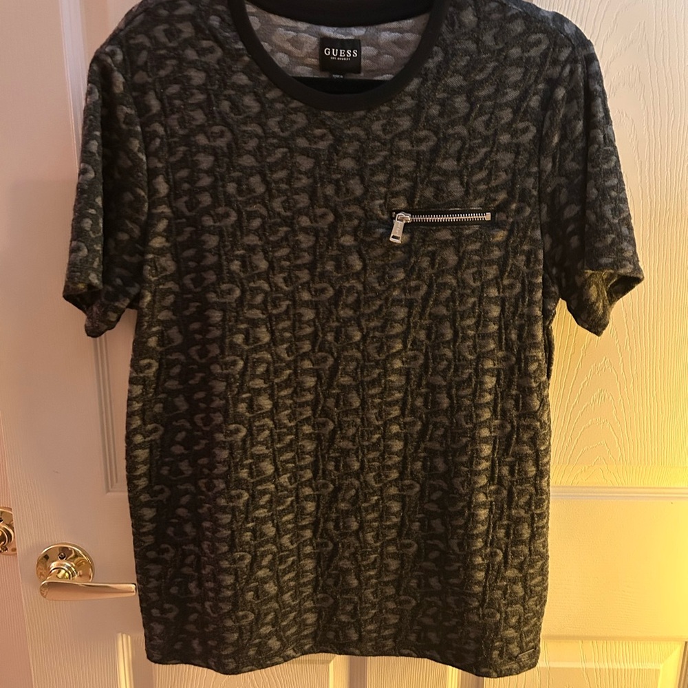 Guess Black And Gray Patterned Tee - image 3